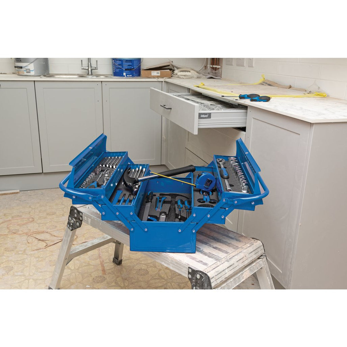 Draper Cantilever Steel Tool Kit | 90 Pieces