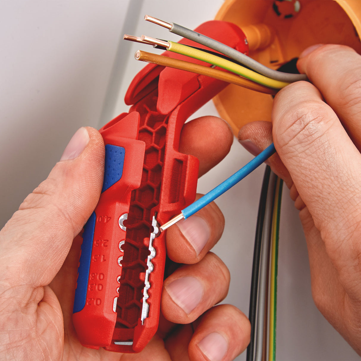 Knipex 169502SB Ergostrip Universal Stripping Tool - Left Handed | 135mm