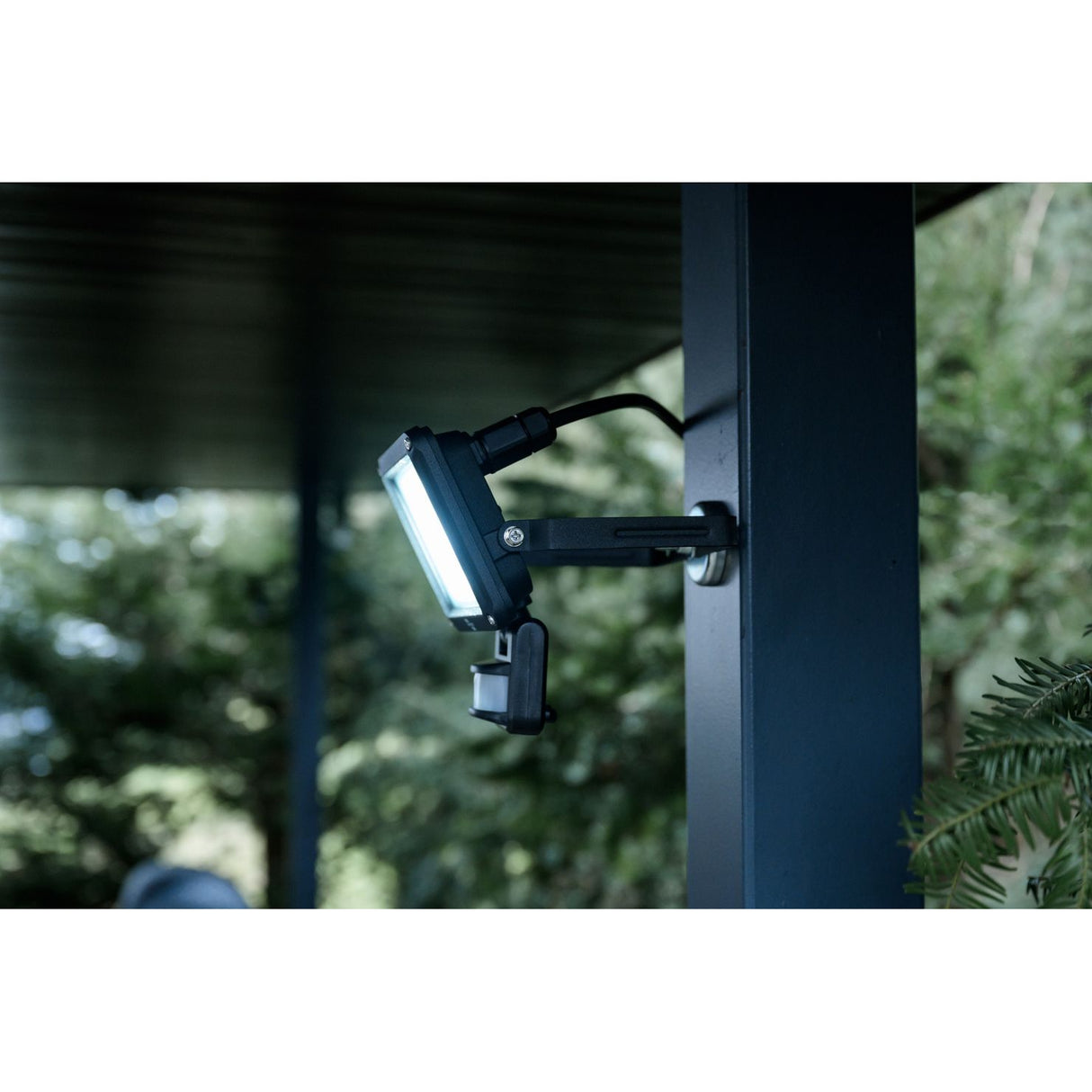Brennenstuhl JARO 3060 P LED Spotlight with Motion Detector | 20W | 2300 Lumen | IP65