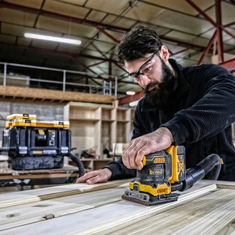 DeWalt DCW200N XR Brushless 1/4 Sheet Palm Sander 18V | Bare Unit
