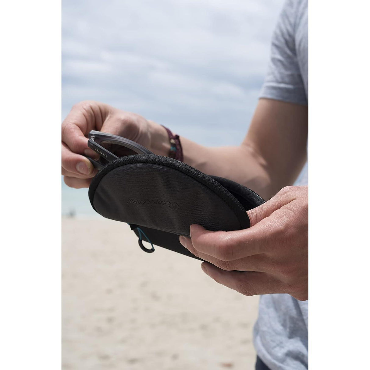 Lifeventure Sunglasses Case - Grey