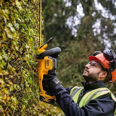 DeWalt DEWDCMHT562N 18V Cordless 55cm 19mm Hedge Trimmers | Bare Unit