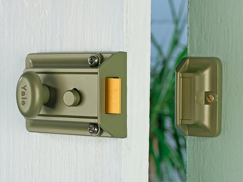 Yale Traditional Nightlatch  | Electro Nickel Brass Finsih