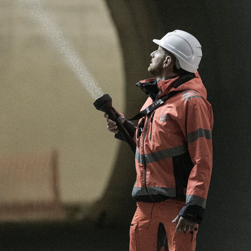 Ledlenser P21R Rechargeable Searchlight LED Torch - 2000 Lumens